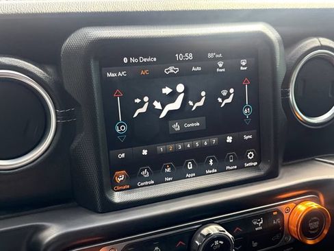 Used 2020 Jeep Gladiator Overland AWD/4WD image 26