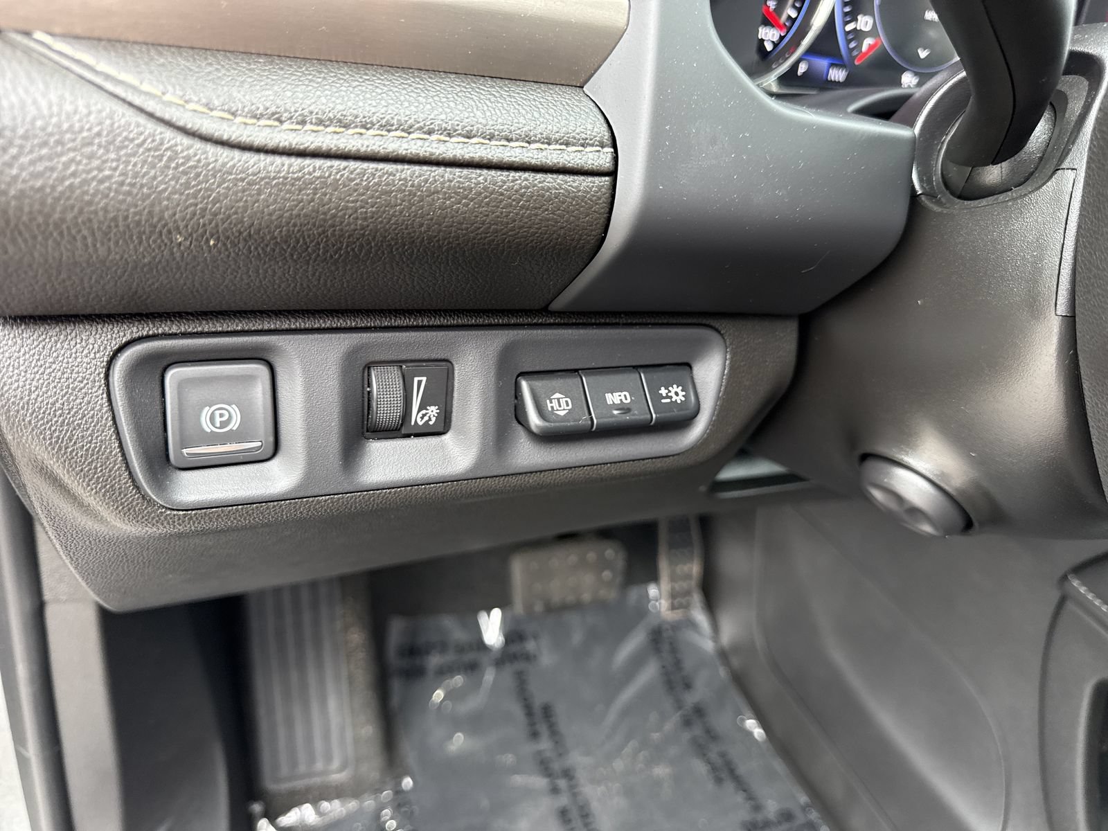 Used 2023 GMC Acadia Denali w/ Denali Ultimate Package FWD image 42
