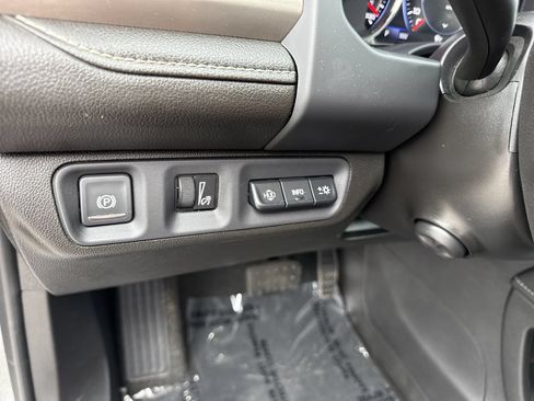 Used 2023 GMC Acadia Denali w/ Denali Ultimate Package FWD image 42