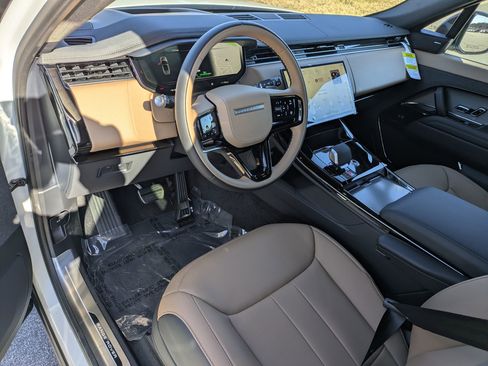 New 2025 Land Rover Range Rover Sport Dynamic SE image 9