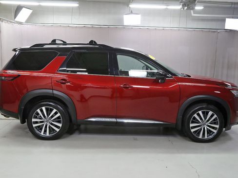 Certified 2022 Nissan Pathfinder Platinum w/ Cargo Package image 15