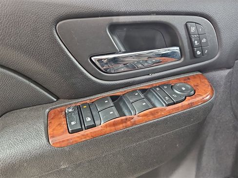 Used 2012 Chevrolet Avalanche LTZ image 34