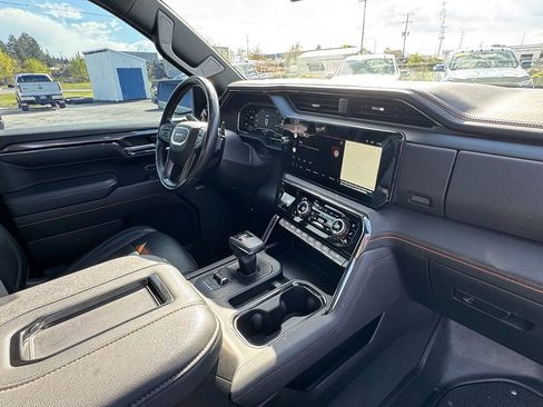 Used 2022 GMC Sierra 1500 AT4 w/ AT4 Premium Package AWD/4WD image 18