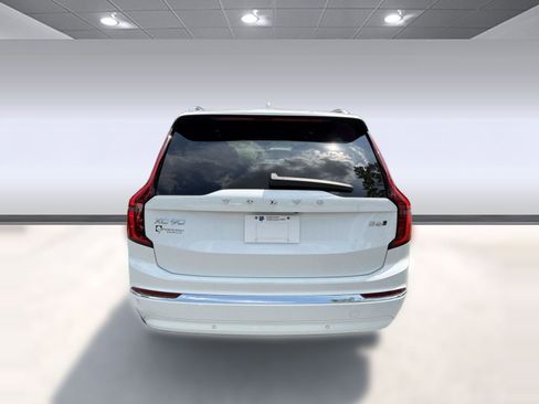 Certified 2025 Volvo XC90 B6 Plus AWD/4WD image 10