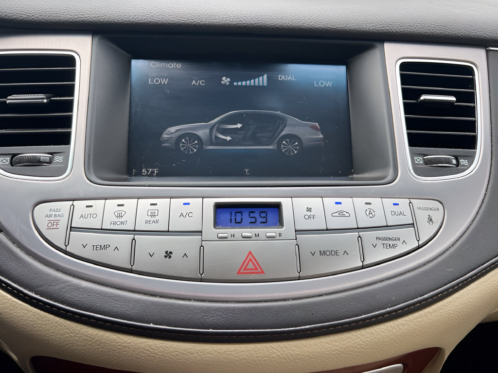 Used 2013 Hyundai Genesis 3.8 w/ Premium Pkg RWD image 32