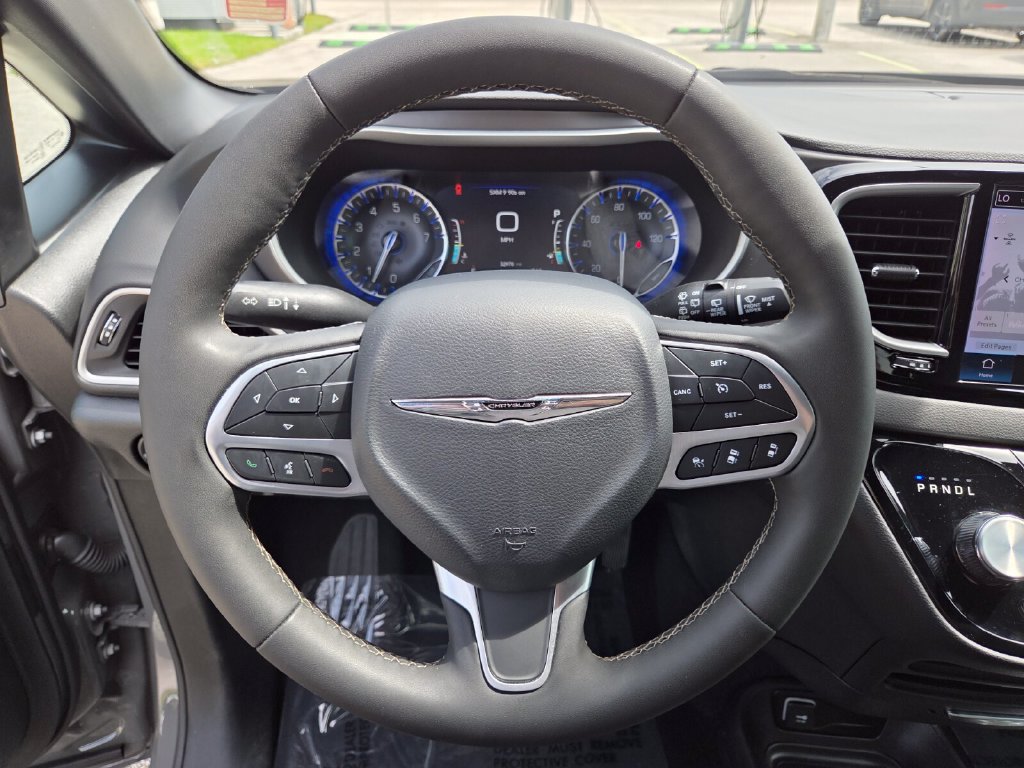 Used 2025 Chrysler Pacifica Select FWD image 34