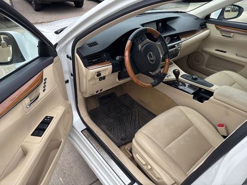 Used 2014 Lexus ES 300h w/ Premium Package w/Bamboo Trim FWD image 12