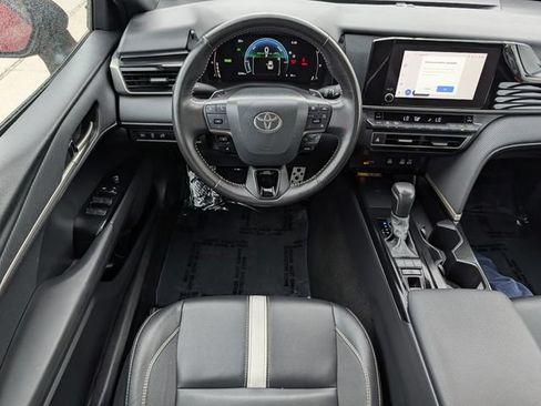 Used 2025 Toyota Camry SE FWD image 13