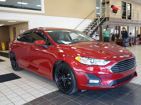 Used 2020 Ford Fusion SE w/ Equipment Group 151A image 19
