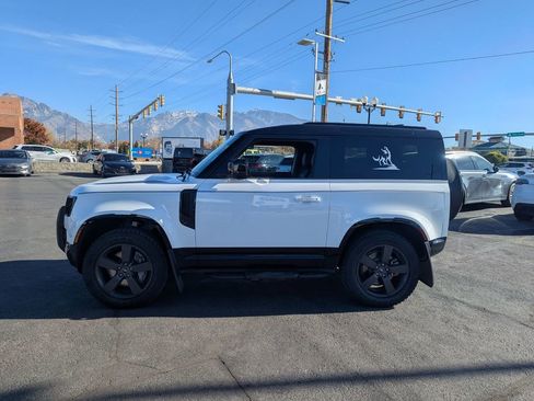 Used 2024 Land Rover Defender 90 X-Dynamic SE image 8