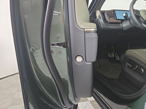 Used 2023 Rivian R1S Adventure image 32