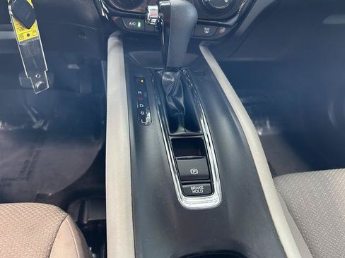 Used 2018 Honda HR-V LX image 17
