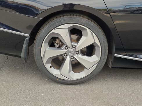 Used 2018 Honda Accord Touring image 47