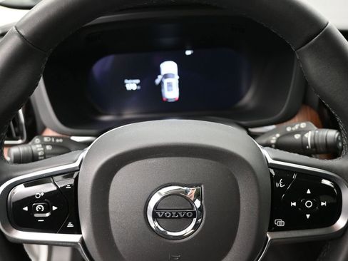 Used 2024 Volvo XC60 B5 Plus image 11