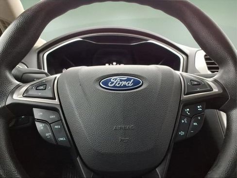 Used 2017 Ford Fusion SE w/ Fusion SE Technology Package image 23