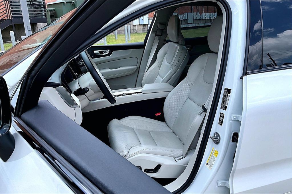 Certified 2026 Volvo XC60 B5 Ultra AWD/4WD image 33