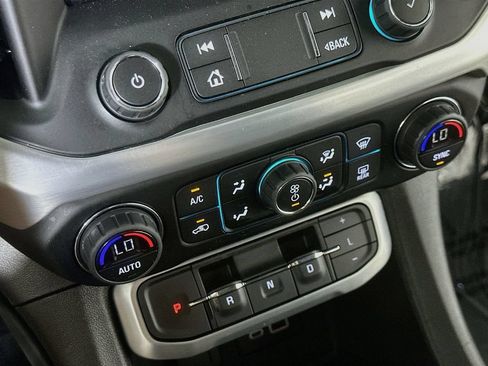 Used 2022 GMC Acadia SLT w/ Technology Package FWD image 29