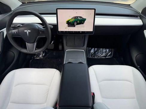 Used 2022 Tesla Model Y Long Range image 40