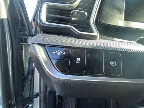Used 2024 Kia Sportage LX image 14