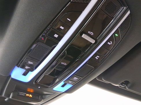 Used 2021 Porsche Cayenne image 26