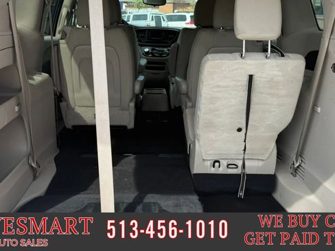 Used 2017 Chrysler Pacifica LX image 21