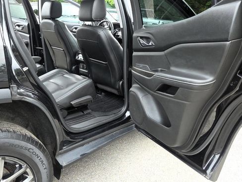 Used 2017 GMC Acadia SLT w/ LPO, Floor Liner Package AWD/4WD image 42