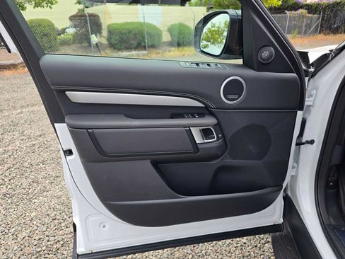 Used 2025 Land Rover Discovery Dynamic SE AWD/4WD image 22