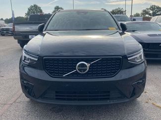 Used 2024 Volvo XC40 B5 Plus AWD/4WD video 2