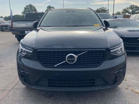 Used 2024 Volvo XC40 B5 Plus AWD/4WD image 2