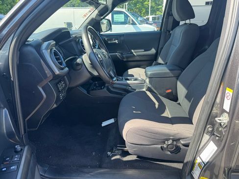 Used 2019 Toyota Tacoma TRD Sport AWD/4WD image 26