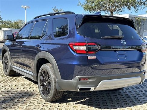 New 2025 Honda Pilot Touring image 5