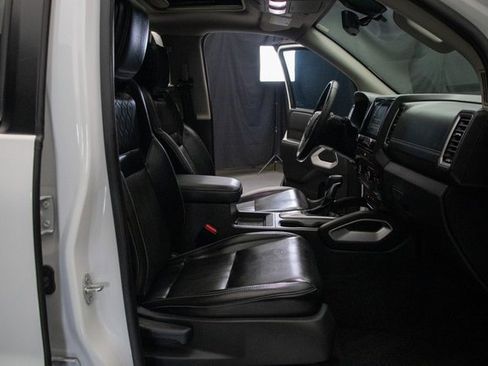 Used 2023 Nissan Frontier SV w/ SV Premium Package image 17
