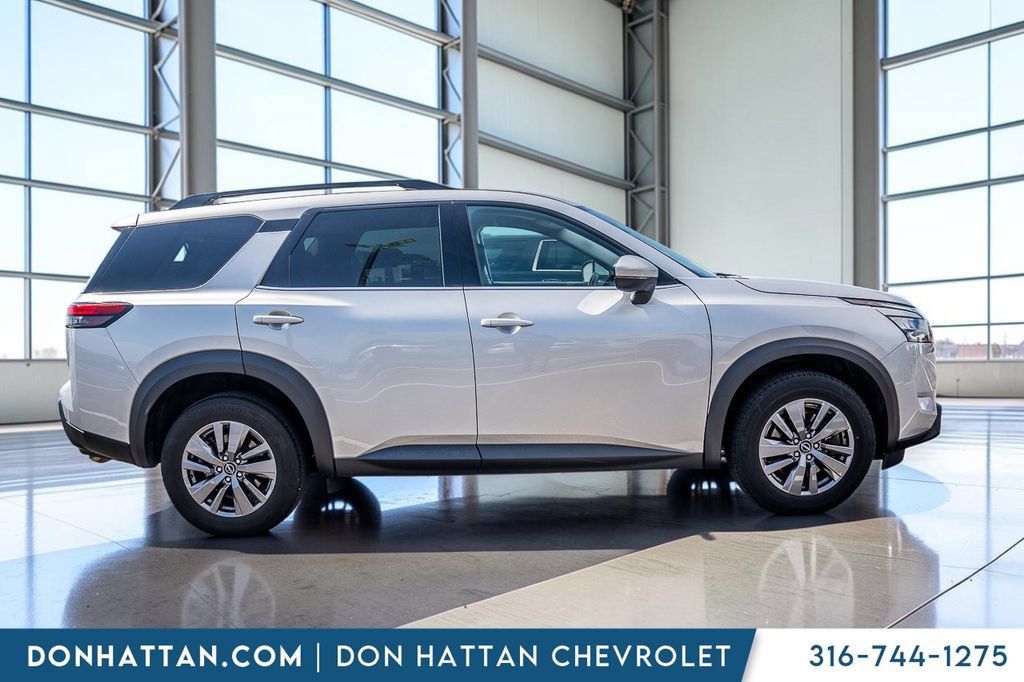 Used 2024 Nissan Pathfinder SV AWD/4WD image 34