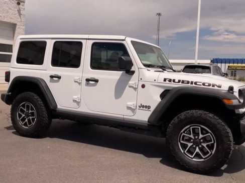 Used 2026 Jeep Wrangler Unlimited Rubicon AWD/4WD image 3