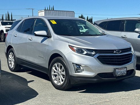 Used 2020 Chevrolet Equinox LT FWD image 2