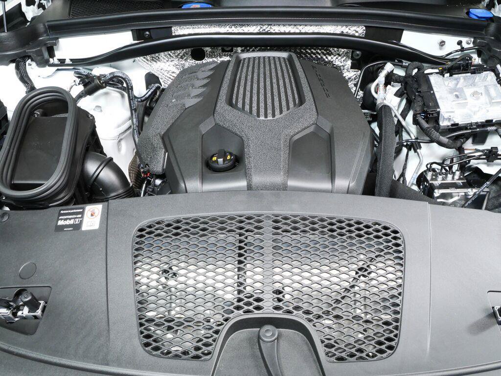 Certified 2026 Porsche Macan AWD/4WD image 33
