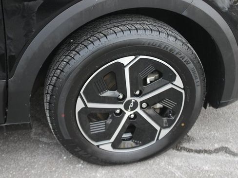 Used 2023 Kia Niro EX image 33