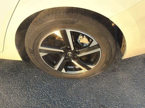 Used 2024 Nissan Sentra SV image 36