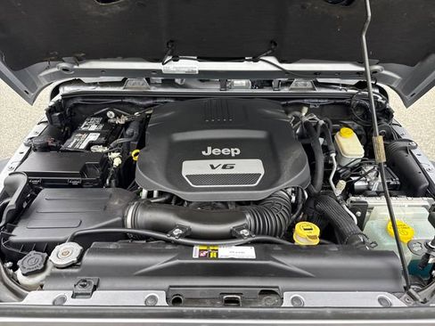 Used 2016 Jeep Wrangler Unlimited Rubicon AWD/4WD image 22