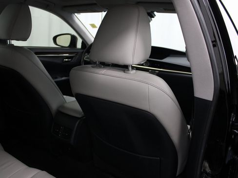 Used 2018 Lexus ES 300h image 25