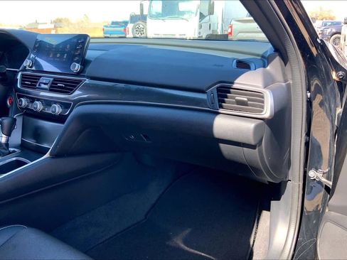 Used 2018 Honda Accord Sport image 19
