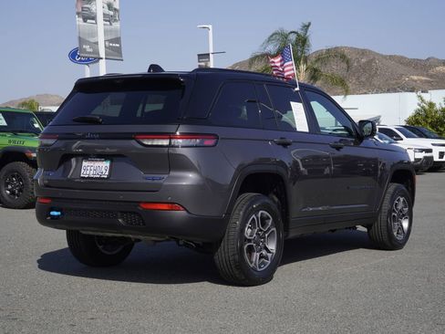Used 2022 Jeep Grand Cherokee Trailhawk w/ Advanced Protech Group II AWD/4WD image 4
