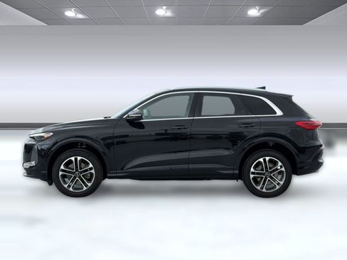 Used 2025 Audi Q5 Premium w/ Convenience Package AWD/4WD image 2