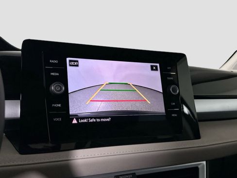 New 2025 Volkswagen Taos SE image 11