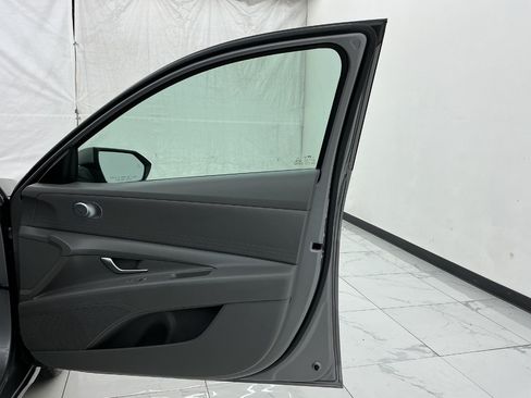 Used 2024 Hyundai Elantra Blue FWD image 21
