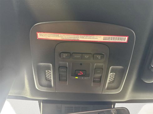 Used 2025 Toyota Camry SE image 22