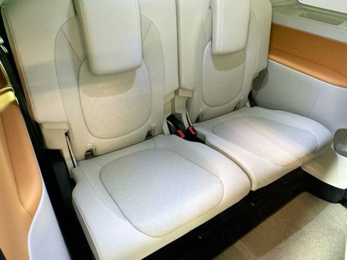 Used 2025 Volkswagen ID. Buzz 1st Edition image 24