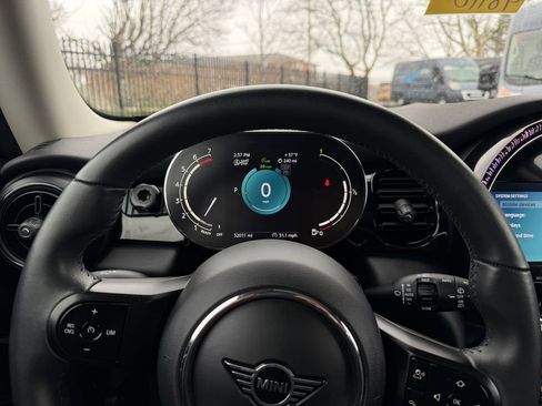 Used 2023 MINI Cooper 2-Door Hardtop image 21