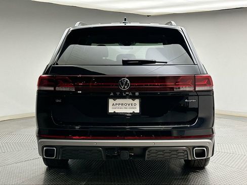 Used 2024 Volkswagen Atlas Peak Edition SE AWD/4WD image 12