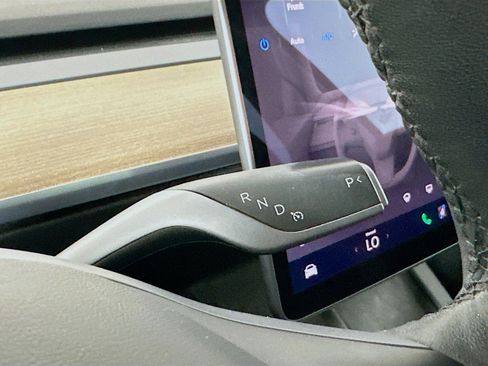 Used 2022 Tesla Model Y Long Range AWD/4WD image 24